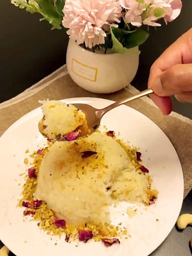 meethe chawal on a serving plate
