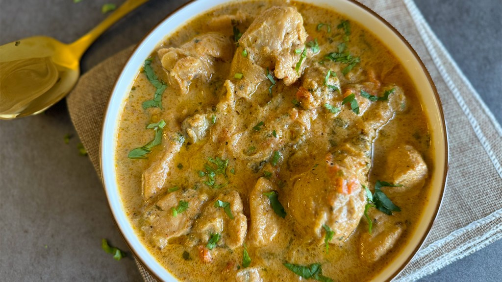 chicken korma on a serving bowl